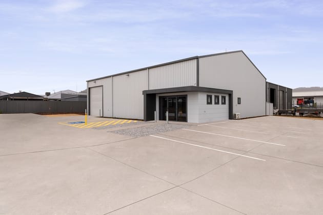207 McKoy Street Wodonga VIC 3690 - Image 1