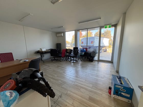 2/18 Remount Way Cranbourne West VIC 3977 - Image 3