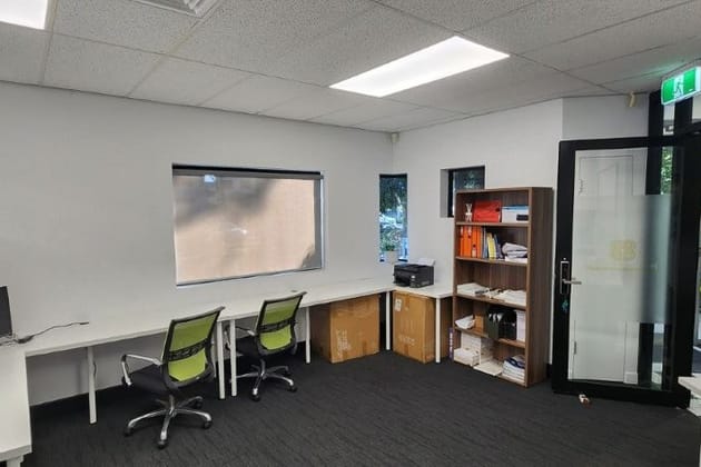 unit 4/2404 Logan Road Eight Mile Plains QLD 4113 - Image 2