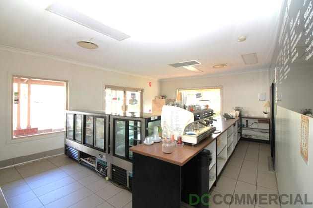11/2-4 Plaza Circle Highfields QLD 4352 - Image 4