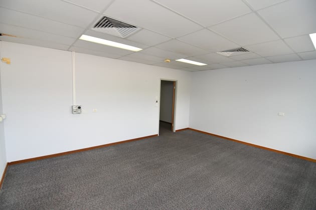 Click to view all images 15/579-581 Ross River Road Kirwan QLD 4817 - Image 3