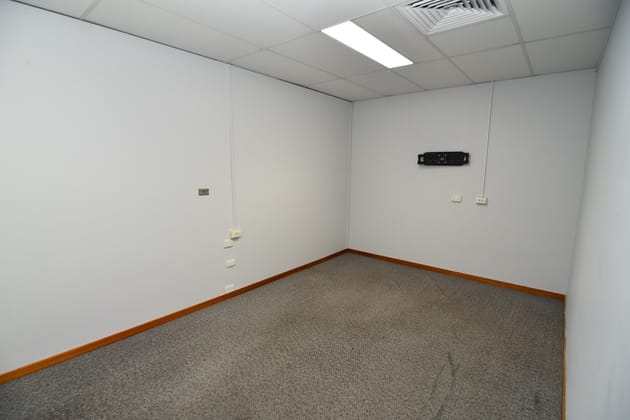 Click to view all images 15/579-581 Ross River Road Kirwan QLD 4817 - Image 5