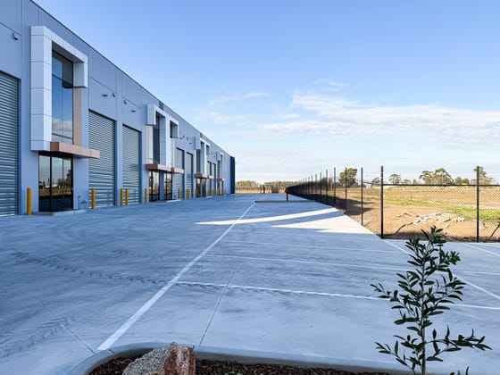 9 Medley Drive Cranbourne North VIC 3977 - Image 4