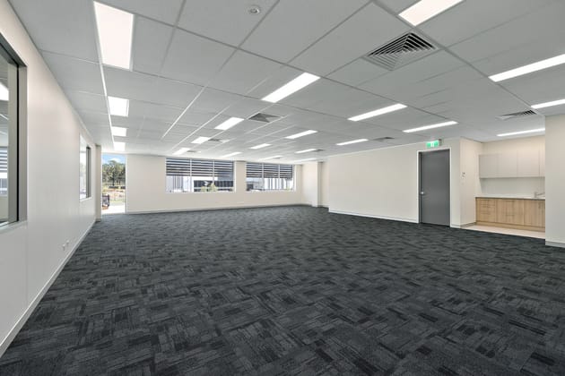 Click to view all images 17 Imperial Avenue Black Hill NSW 2322 - Image 5