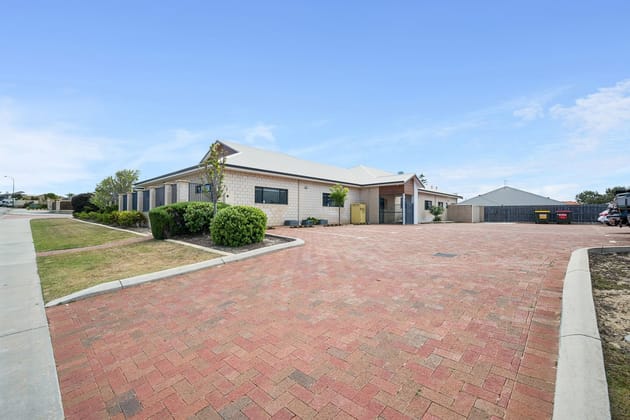 Click to view all images 218 Santa Barbara Parade Quinns Rocks WA 6030 - Image 1