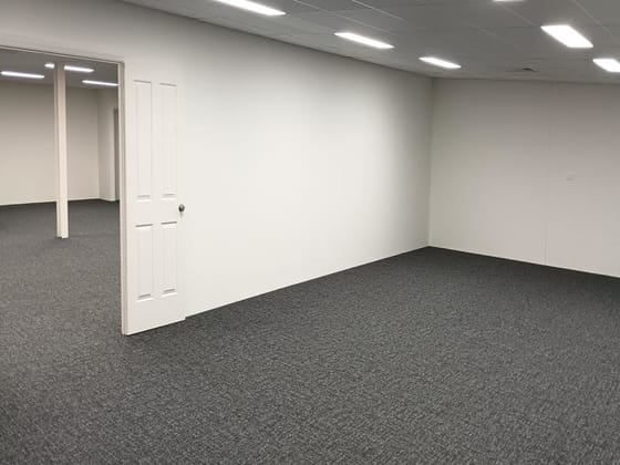 Click to view all images 2/10 Canham Way Greenwood WA 6024 - Image 4