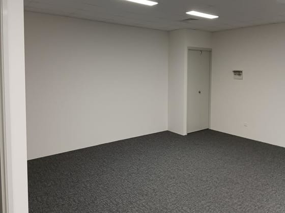 Click to view all images 2/10 Canham Way Greenwood WA 6024 - Image 5