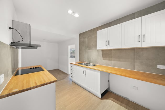 Click to view all images 3/29 Taree Street Burleigh Heads QLD 4220 - Image 4