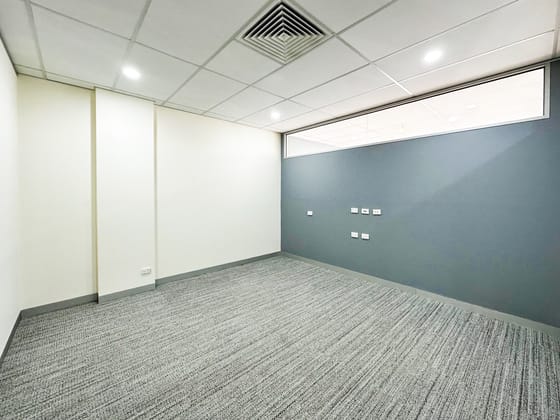 Click to view all images 46B Beach Street Frankston VIC 3199 - Image 4