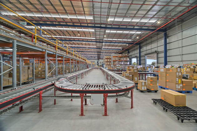 Click to view all images 56 Canterbury Road Braeside VIC 3195 - Image 3