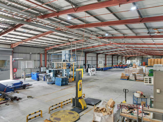 Click to view all images 2/74-76 Magnesium Drive Crestmead QLD 4132 - Image 4