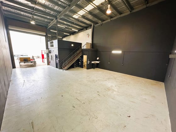 10/15 Carl Street Rural View QLD 4740 - Image 2