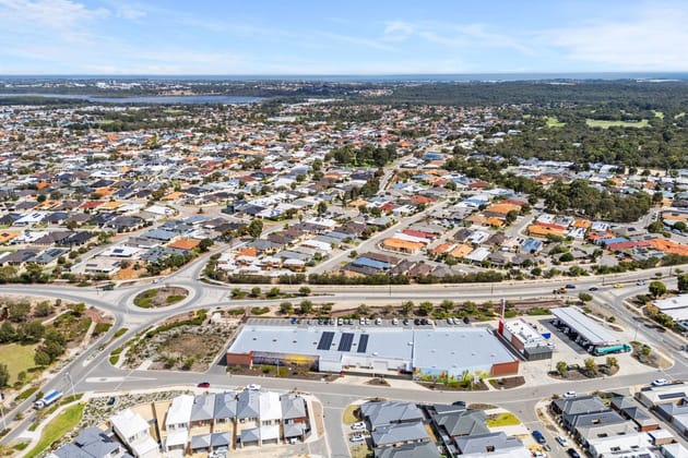 Click to view all images 4/7 Honeybee Parade Banksia Grove WA 6031 - Image 5