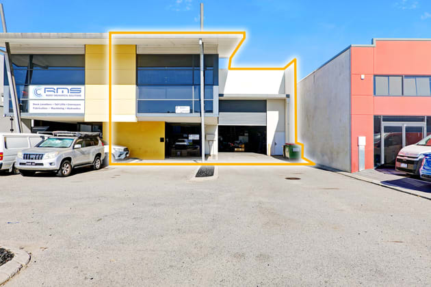 2/13 Mordaunt Cct Canning Vale WA 6155 - Image 1