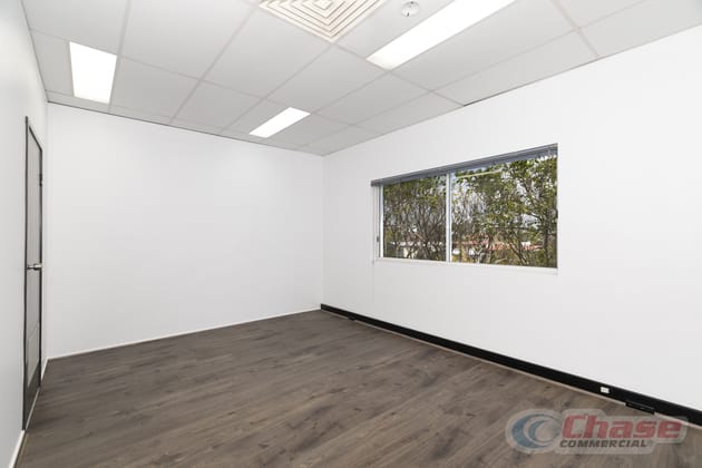 Click to view all images 4/633 Logan Road Greenslopes QLD 4120 - Image 2