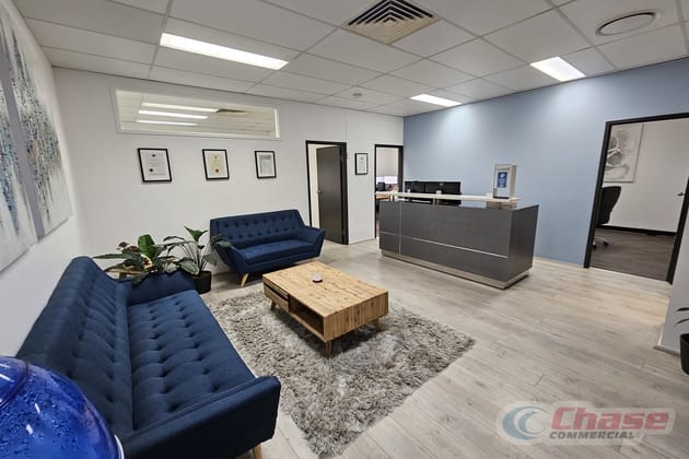 Click to view all images 4/633 Logan Road Greenslopes QLD 4120 - Image 3