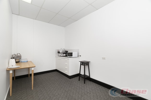 Click to view all images 4/633 Logan Road Greenslopes QLD 4120 - Image 5