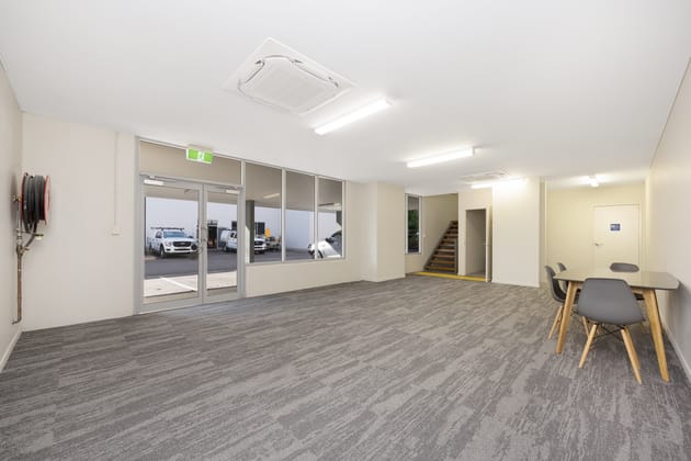 Click to view all images 8/547 Woolcock Street Mount Louisa QLD 4814 - Image 4