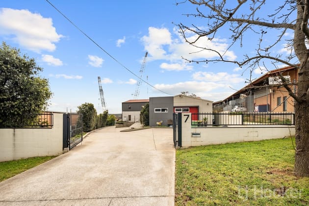 7 Aurora Place Queanbeyan East NSW 2620 - Image 1
