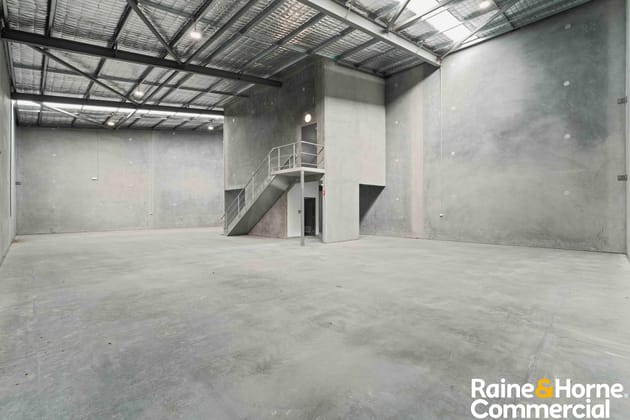 Click to view all images Unit 5/21 Concorde Way Bomaderry NSW 2541 - Image 3