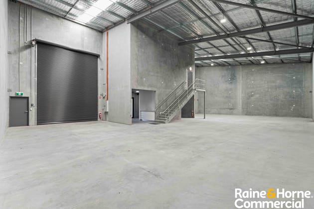 Click to view all images Unit 5/21 Concorde Way Bomaderry NSW 2541 - Image 4