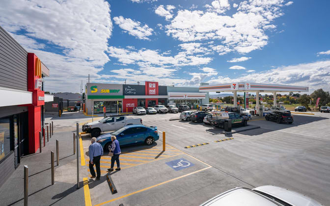 7-Eleven/Red Rooster & Subway, Corporation Avenue Bathurst NSW 2795 - Image 2