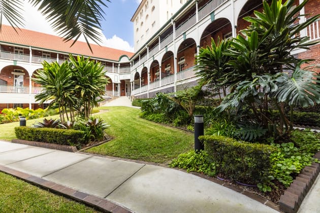 86 Bramston Terrace Herston QLD 4006 - Image 4