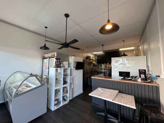 2/110 Sixth Avenue Maroochydore QLD 4558 - Image 4