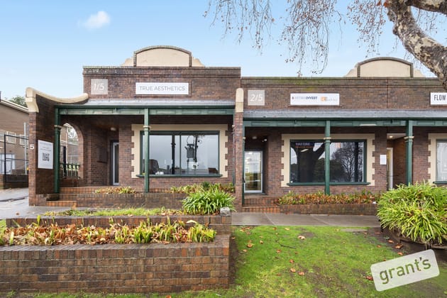 1 & 2/5 Gloucester Avenue Berwick VIC 3806 - Image 1