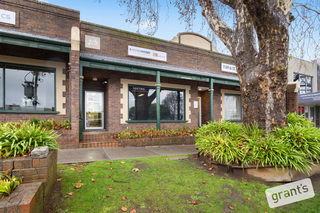 1 & 2/5 Gloucester Avenue Berwick VIC 3806 - Image 3