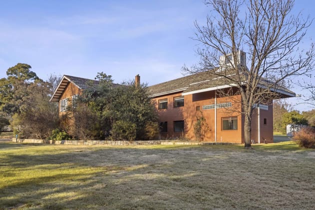 122 Empire Circuit Yarralumla ACT 2600 - Image 1