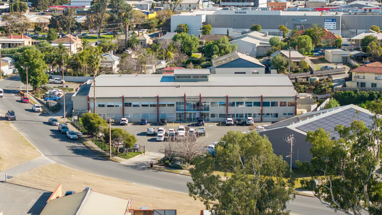 Whole Building/2 Sturt Reserve Road Murray Bridge SA 5253 - Image 1