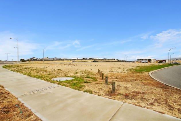 115 Templetonia Boulevard Yanchep WA 6035 - Image 4