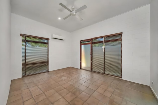 Click to view all images 1/2-4 Stephens Street Mission Beach QLD 4852 - Image 4