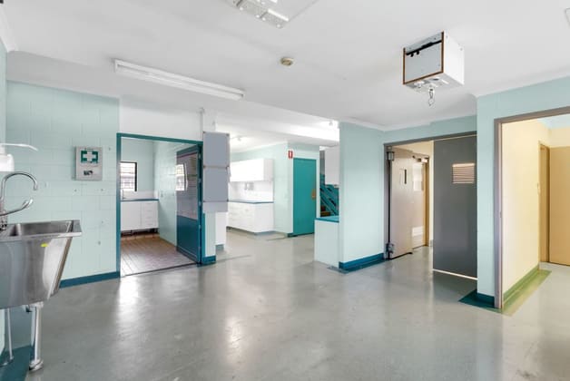 Click to view all images 474-476 Mulgrave Road Earlville QLD 4870 - Image 4