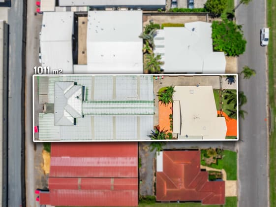 Click to view all images 19 Ken Russell Court Bundall QLD 4217 - Image 4