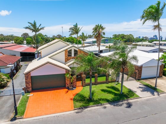 Click to view all images 19 Ken Russell Court Bundall QLD 4217 - Image 5