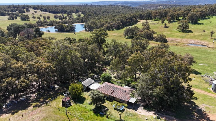Click to view all images 463 O'Brien Road Gidgegannup WA 6083 - Image 3