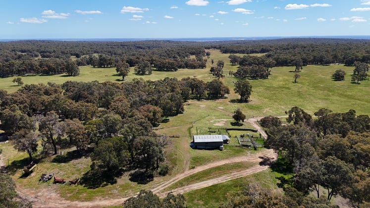 Click to view all images 463 O'Brien Road Gidgegannup WA 6083 - Image 5