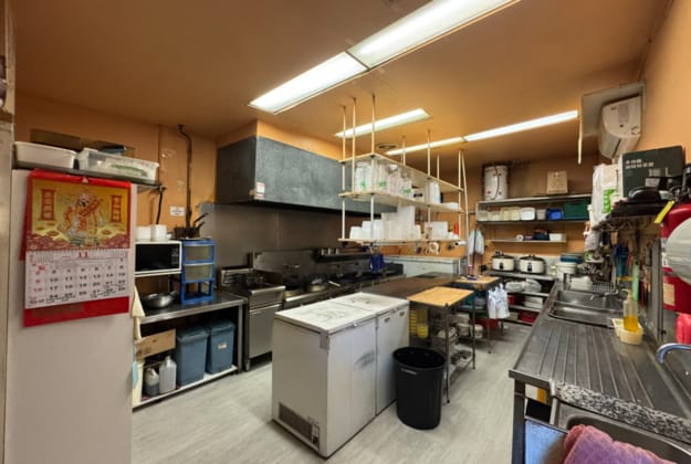 Click to view all images 1/129 King Street Buderim QLD 4556 - Image 4