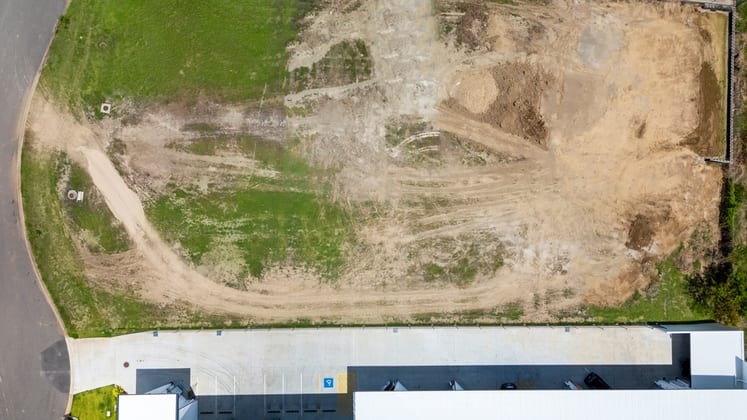 Click to view all images 67 Lakeside Drive Idalia QLD 4811 - Image 5