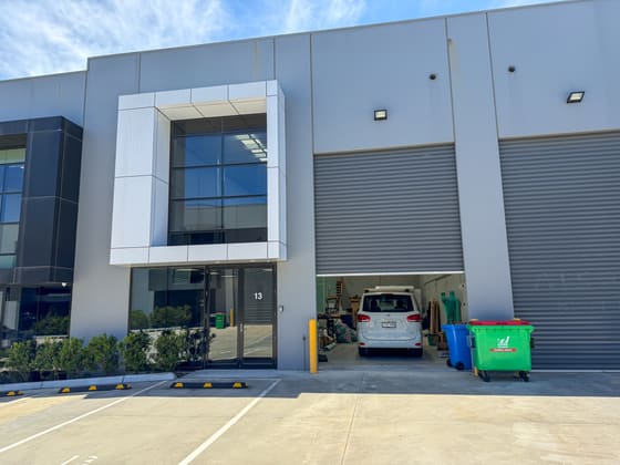 Click to view all images 13 Explorer Place Hallam VIC 3803 - Image 1