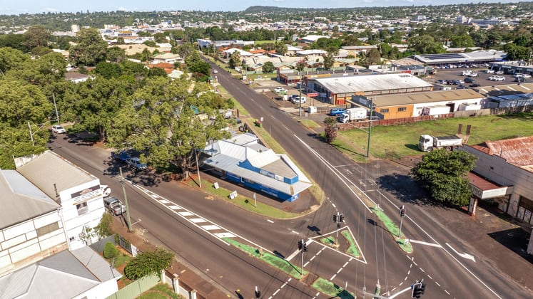 62 Anzac Avenue Newtown QLD 4350 - Image 1