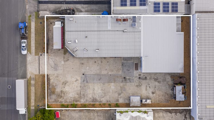 Click to view all images 7 Keller Crescent Carrara QLD 4211 - Image 3