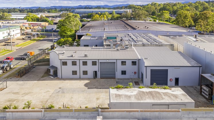 Click to view all images 7 Keller Crescent Carrara QLD 4211 - Image 4