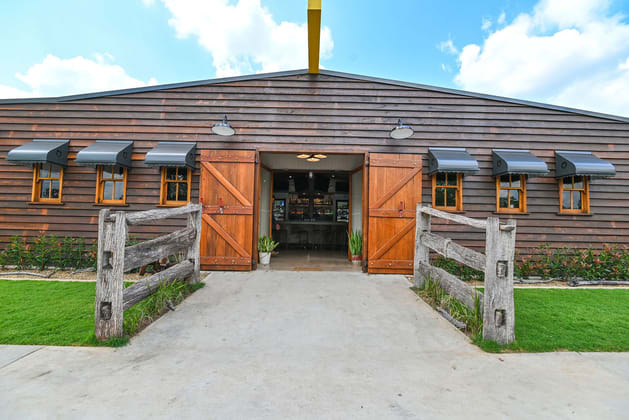 Click to view all images 1 Hodgkinson Street Eidsvold QLD 4627 - Image 2