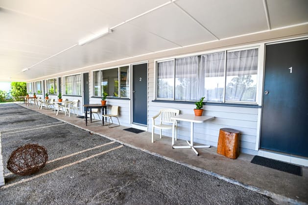 Click to view all images 1 Hodgkinson Street Eidsvold QLD 4627 - Image 3