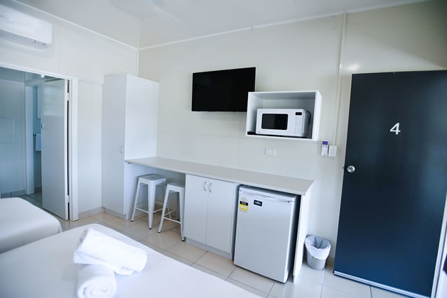 Click to view all images 1 Hodgkinson Street Eidsvold QLD 4627 - Image 4