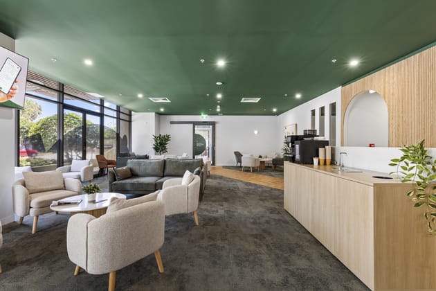 Click to view all images 99 Marine Parade Redcliffe QLD 4020 - Image 4