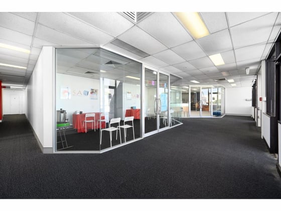 2072 Logan Road Upper Mount Gravatt QLD 4122 - Image 5